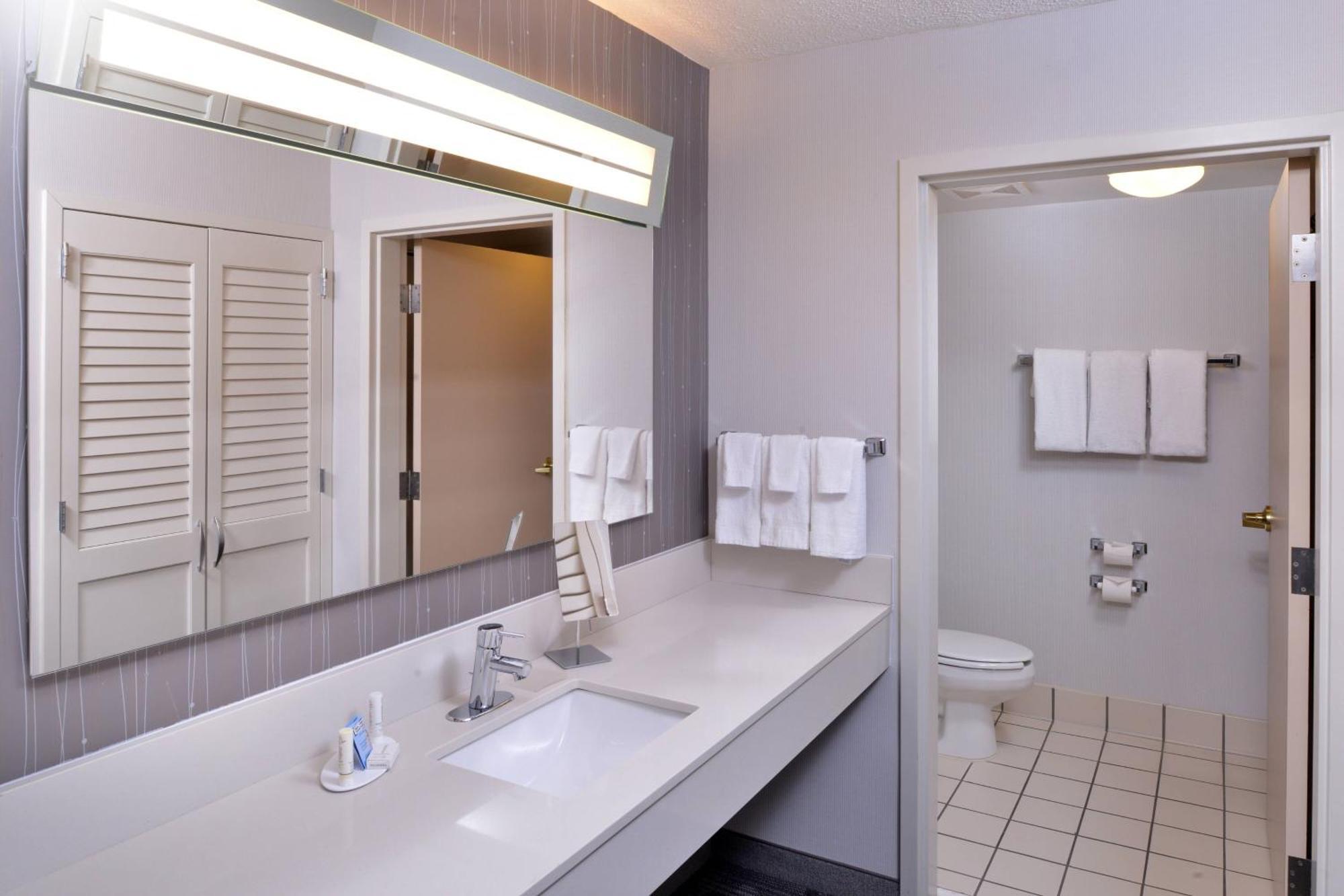 Courtyard By Marriott Decatur Hotel Exterior foto